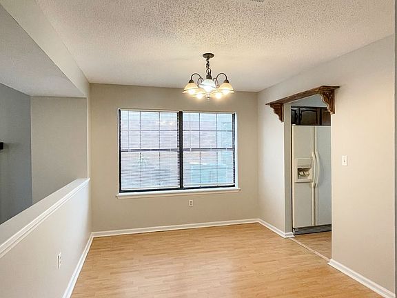 5th image of 218C Cloverdale Blvd