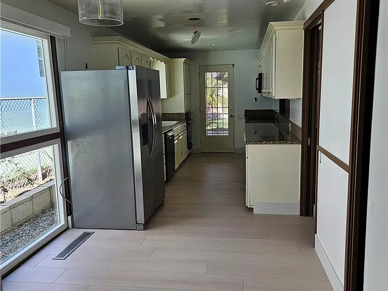 3657 Broadmoor Blvd N — Photo 19