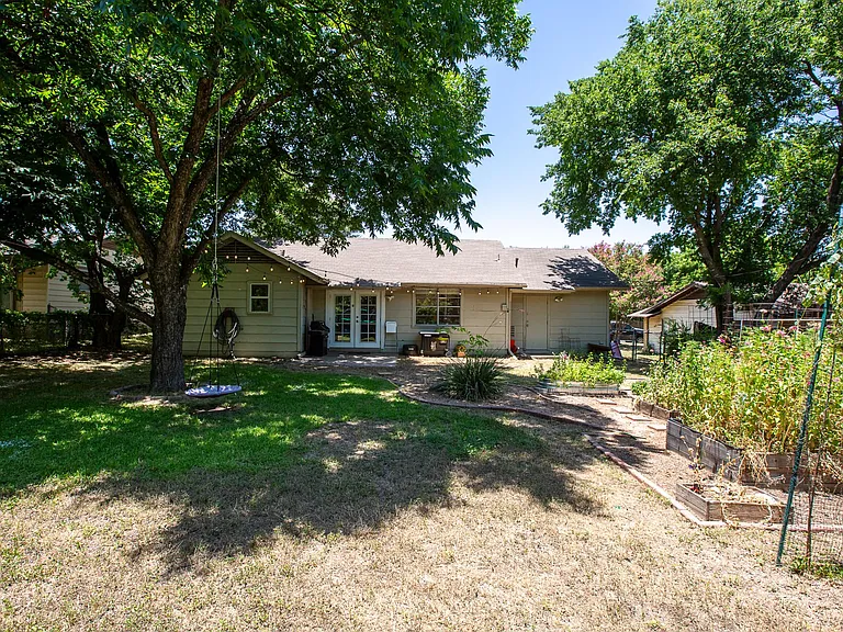 8511 Jamestown Dr — Photo 21