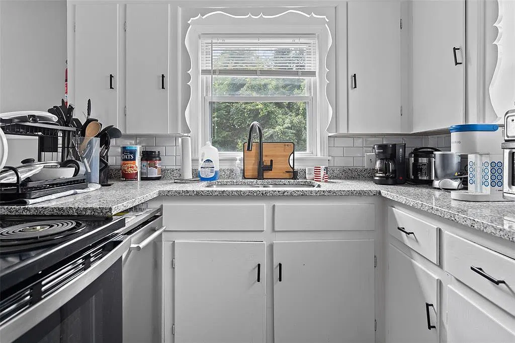 2 bed, 880 sqft, $1,300 — Photo 3