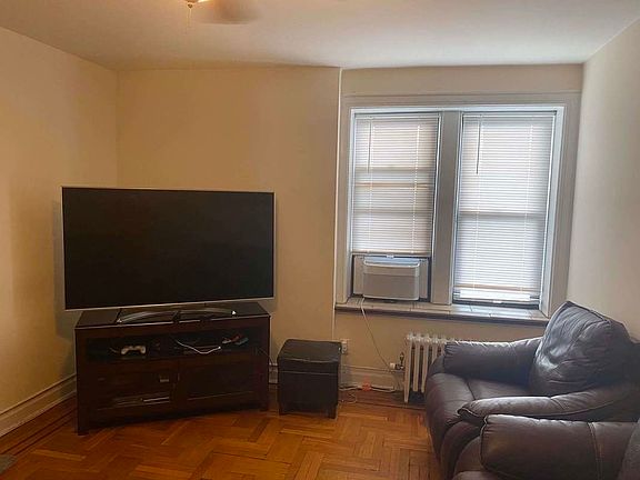 2nd image of 124 Parrott Pl #4