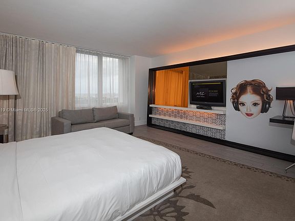 2nd image of 1100 West Ave #1515