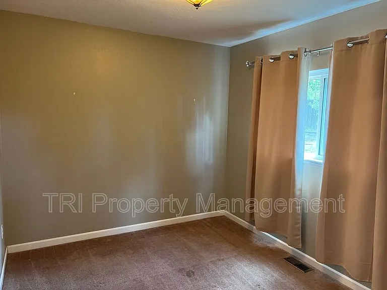 2501 Charolais Dr — Photo 6