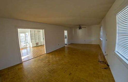 5th image of 360 Chermont Dr
