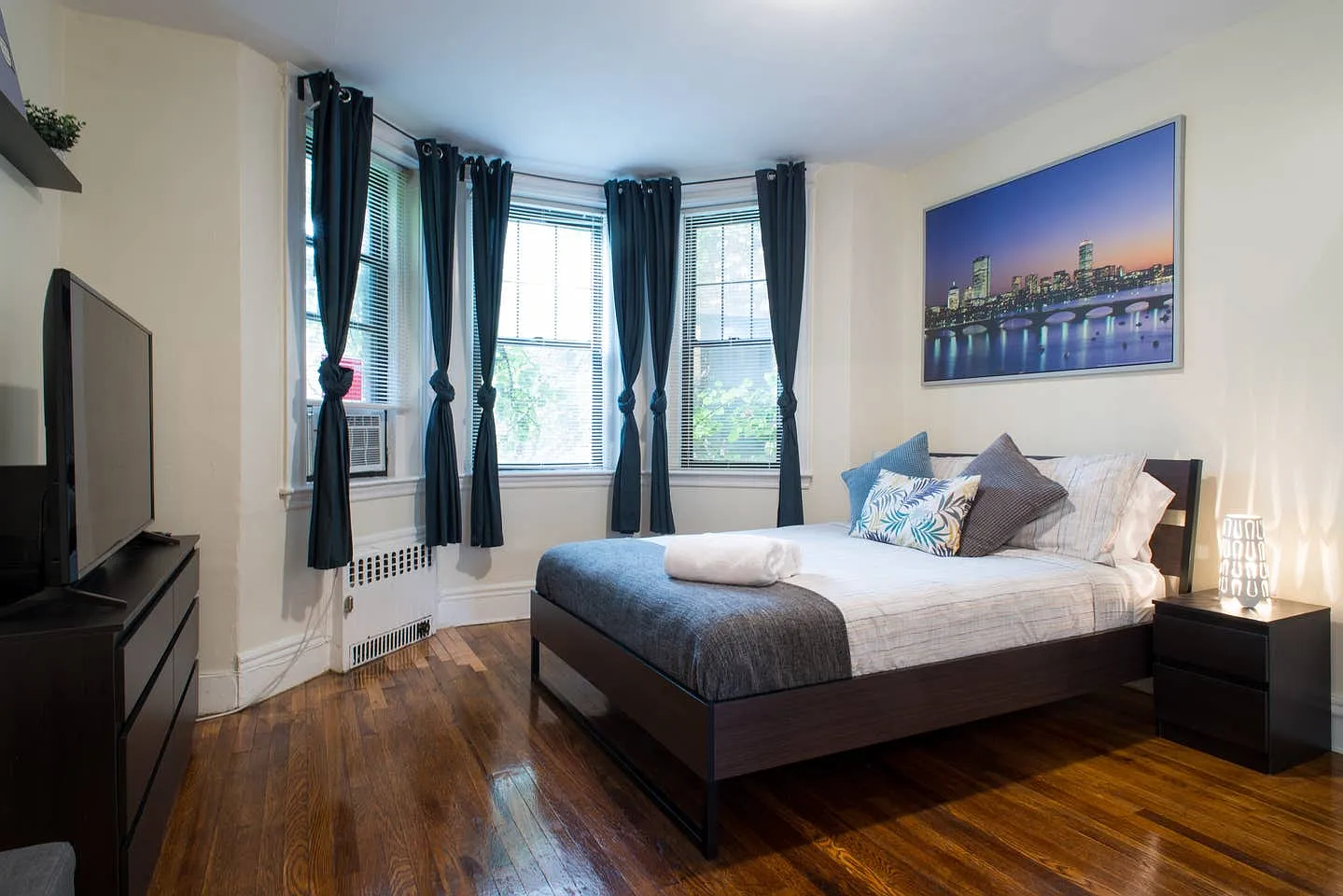 2 bed, 999 sqft, $3,800 — Photo 1