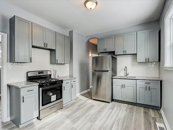3rd image of 9238 S Woodlawn Ave