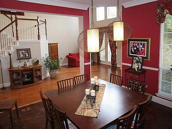 5th image of 3301 Parkwood Dr