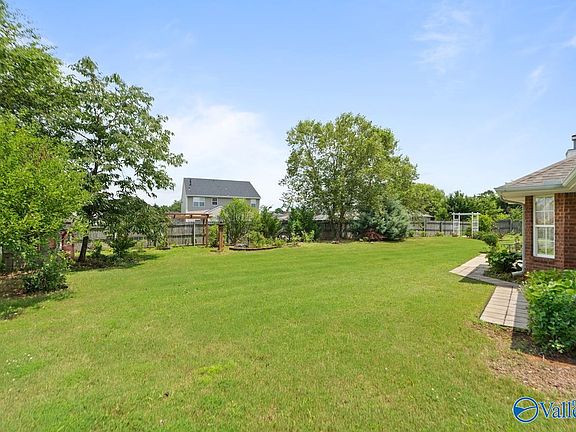 3rd image of 100 Chantilly Ln