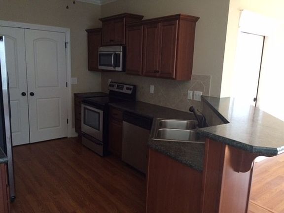 3rd image of 2352 A Dovedale Dr