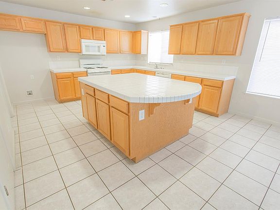 4th image of 2765 Swan Ln