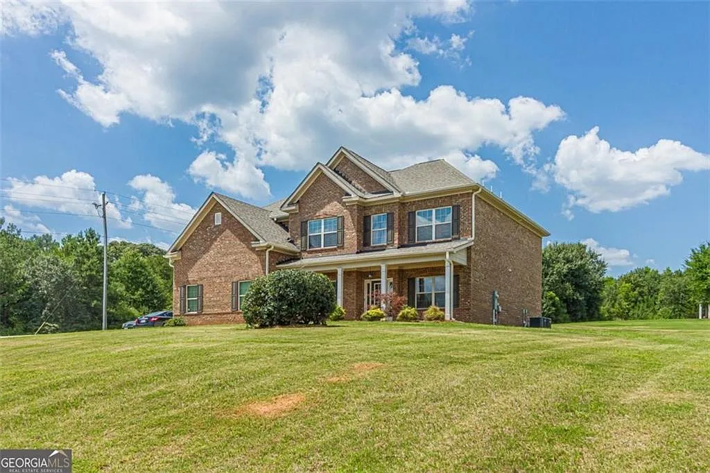 5 bed, 3599 sqft, $3,800 — Photo 4