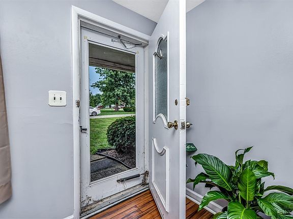 3rd image of 601 Victoria Pl