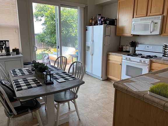 4th image of 1681 Chateau Dr