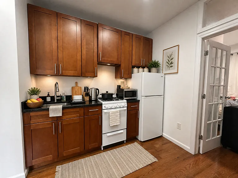 136 E 28th St #3RW — Photo 3
