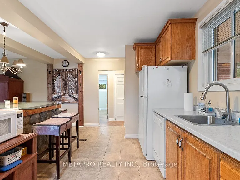 1294 Pinegrove Rd — Photo 4