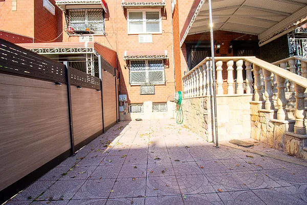 Rented by RealTegrity NY LLC | media 26