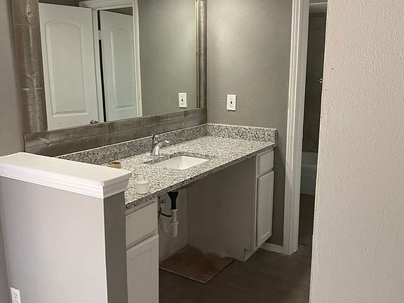 3rd image of 428 Brook Hollow Cir