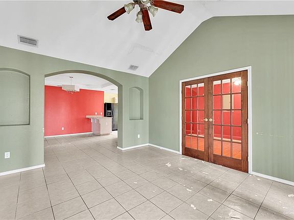 2nd image of 1102 E San Pedro St