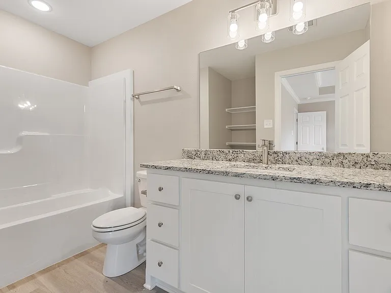 809 Pine Tree Rd — Photo 6