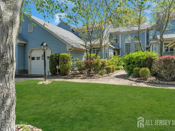 36 Canterbury Dr #D, Monroe Township, NJ 08831