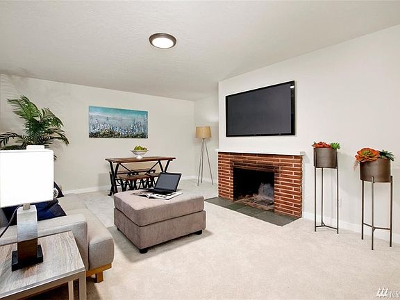 Spacious living room.