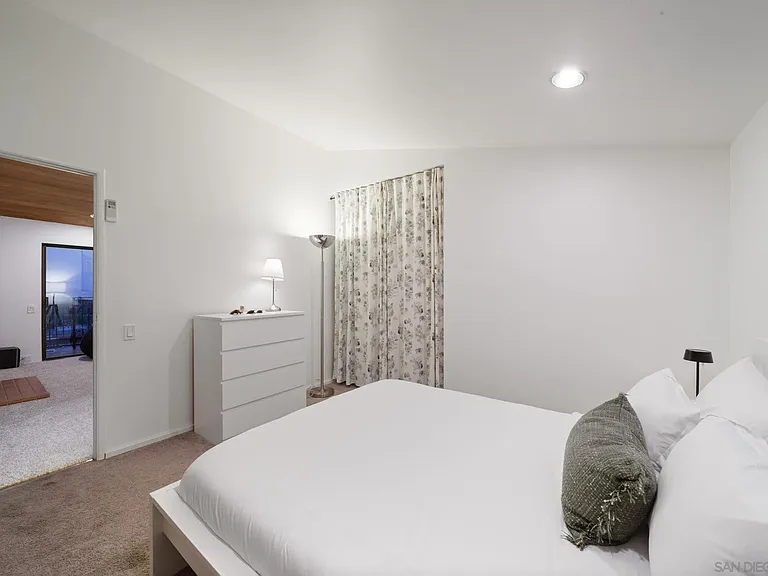 5643 Linda Rosa Ave — Photo 49