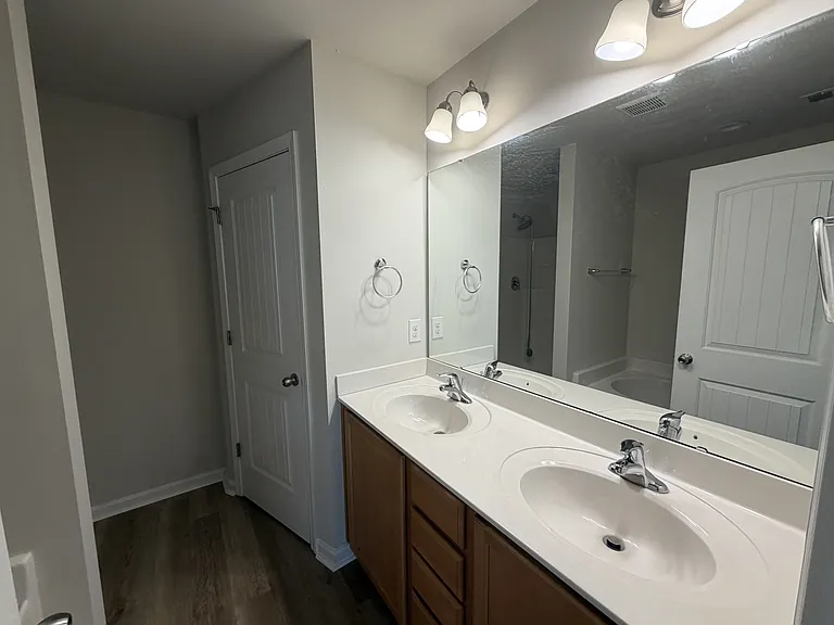 1037 Grand Rdg — Photo 11