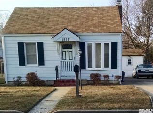 1558 5th St, West Babylon, NY 11704