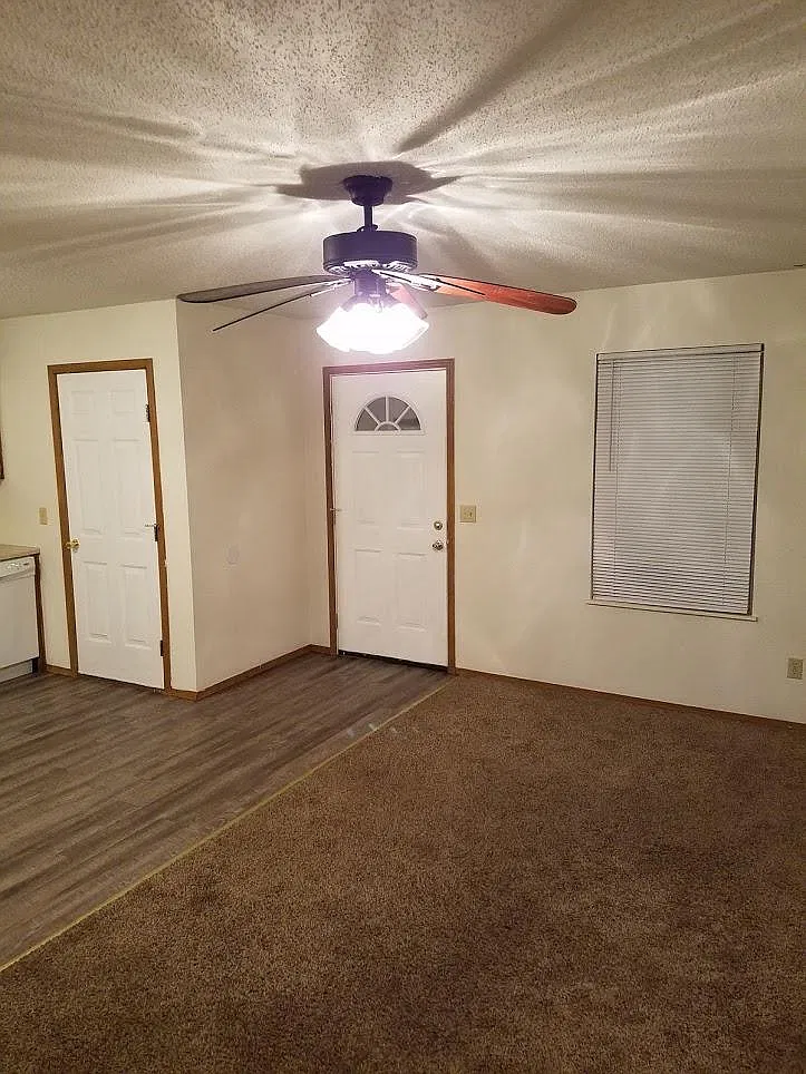 2 bed, 860 sqft, $900 — Photo 3