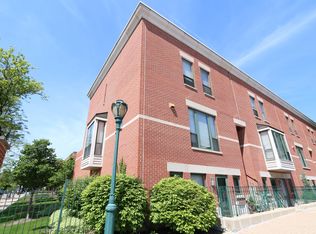 641 S Ashland Ave APT B, Chicago, IL 60607