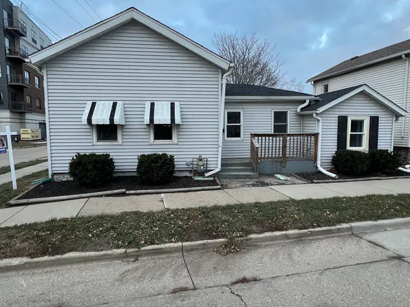 322 59th Pl, Kenosha, WI 53140
