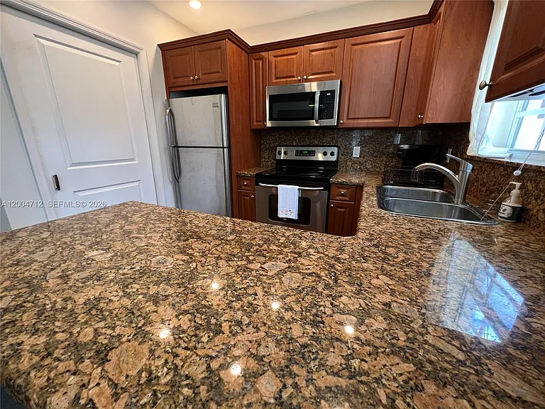 265 Palm Ave — Photo 37