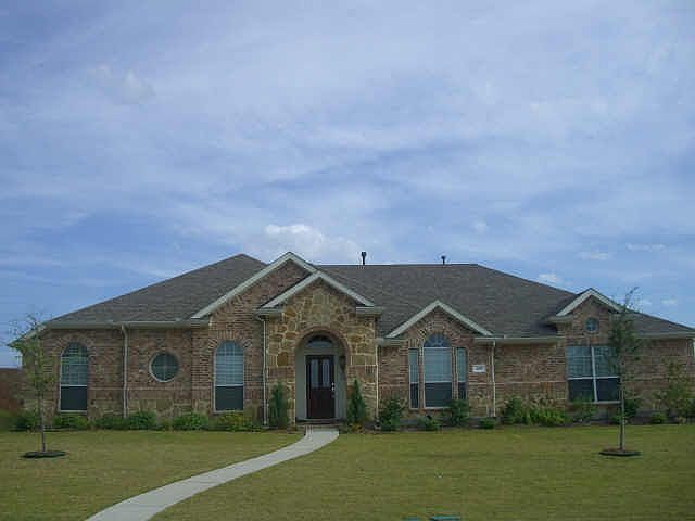 1st image of 208 Saddle Dr