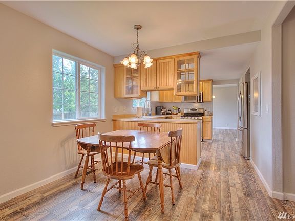 3rd image of 1037 Warner Ave