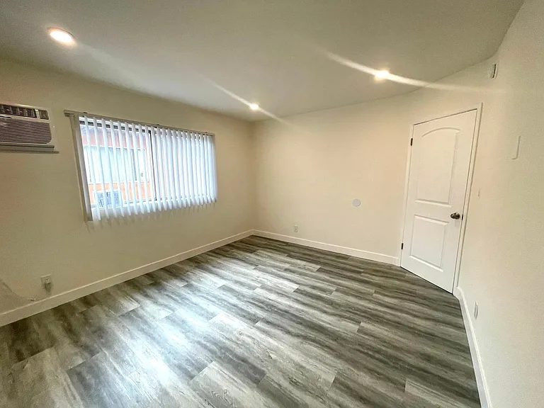 8123 Langdon Ave — Photo 20
