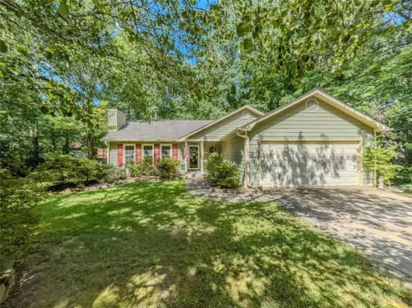 142 Crest Pointe Ct, Auburn, GA 30011