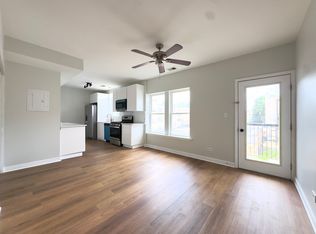 2608 W Glenlake Ave #2, Chicago, IL 60659