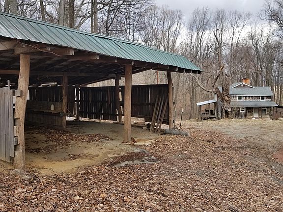 Large covered outbuilding for parking and work shop area