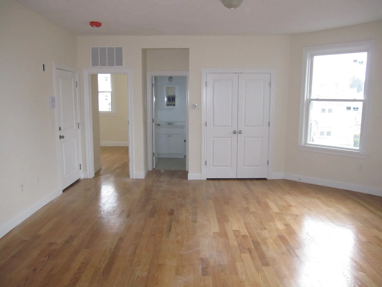 1 bed, 565 sqft, $2,100 — Photo 4