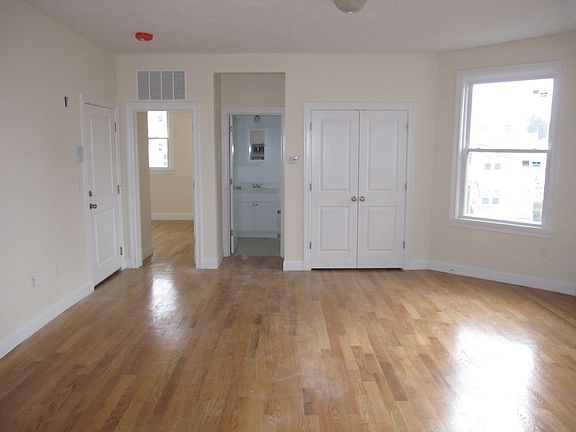 4th image of 198 Union Ave #6