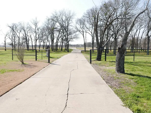 1301 Davis Ln, Terrell, TX 75160