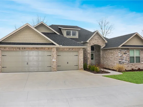 1107 Sycamore St, Cave Springs, AR 72718