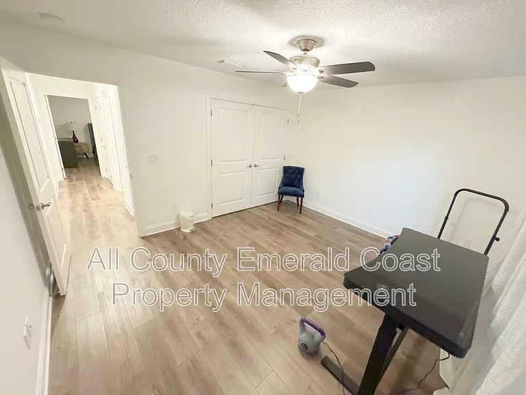481 Kelly St — Photo 35