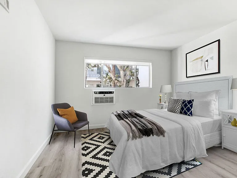 Bentley Avenue Apartments — Photo 16
