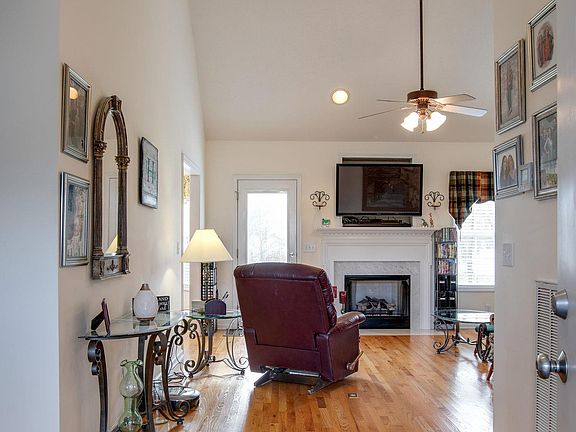 4th image of 120 Munson Ct