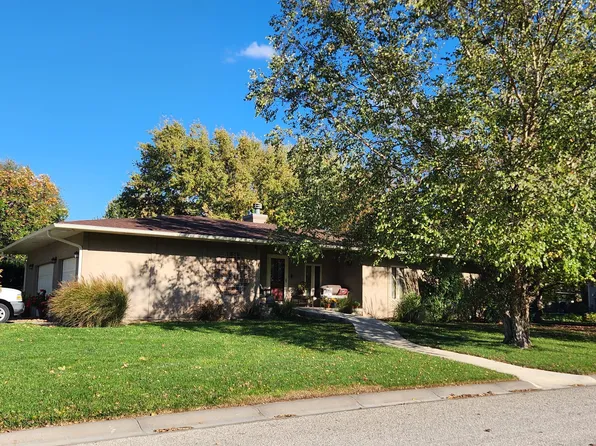 2808 Acacia Ave, Newton, KS 67117