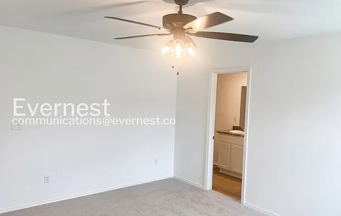 6681 Hollywood Ave — Photo 8