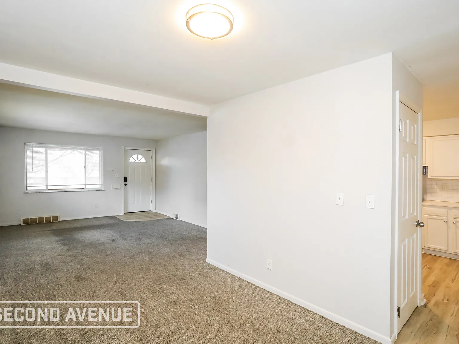 3 bed, 1.5 bath, 1302 sqft, $1,729 — Photo 3