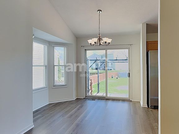 5th image of 814 Holly Farms Dr