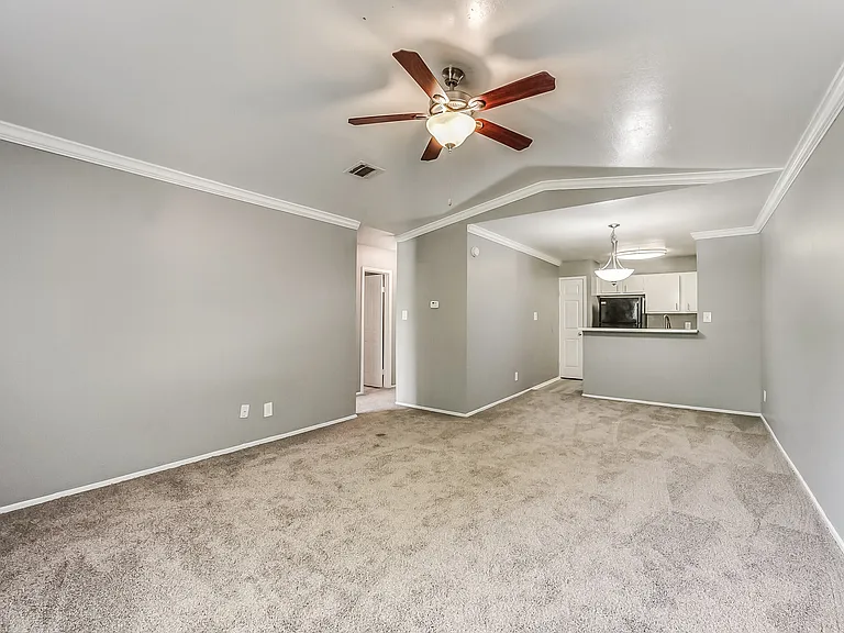 Spring Hill Village Apartments — Photo 3